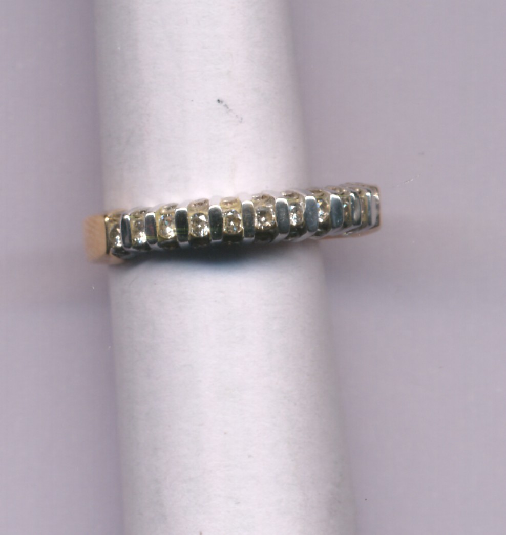 Beautiful 18 Kt Gold  Natural Diamond Ring